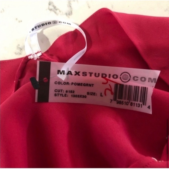 MAX STUDIO spaghetti strap V-neck top - Picture 13 of 16